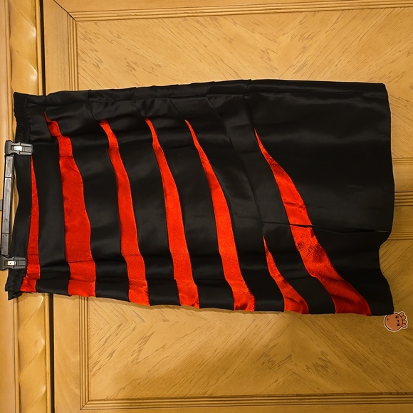 Unamed red and black dress skirt - Picture 5 of 8